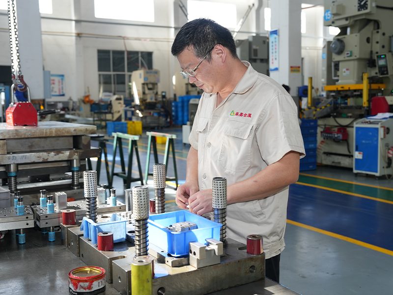 Perfeksi Perangko Aluminium - Pembentukan Presisi Bagian Stamping Aluminium